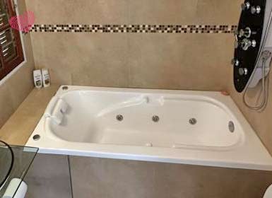 Hotel con jacuzzi en la habitación Córdoba