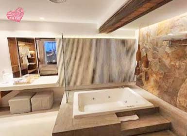 Hotel con jacuzzi en la habitación Córdoba