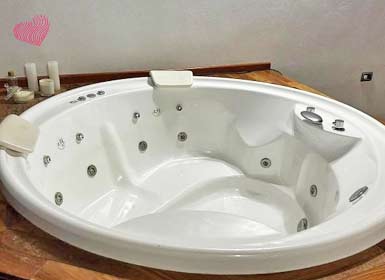 Hotel con jacuzzi en la habitación Córdoba