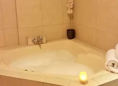 Habitación con Bañera de Hidromasaje Ica