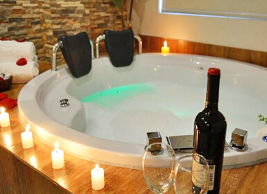 Hotel con jacuzzi en la habitación Pichanaki, Junín